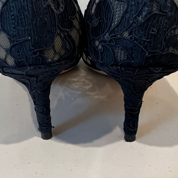 Elegant Beautiful Dolce & Gabbana Bellucci pumps in Navy - Picture 6 of 11